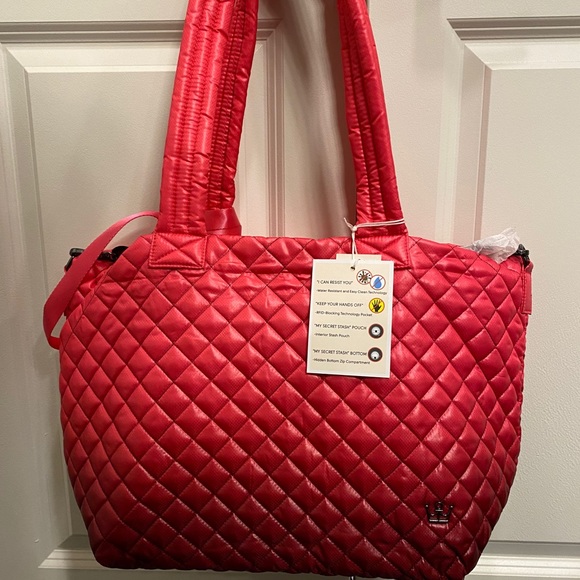 Peloton Handbags - Peloton Oliver Thomas Breast Cancer Tote - 2019
